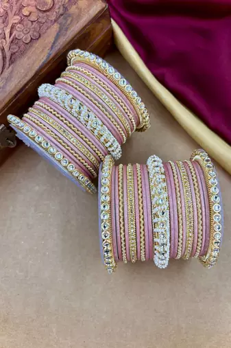 Ethnic pearl kundan set