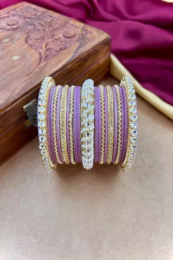 Ethnic pearl kundan set