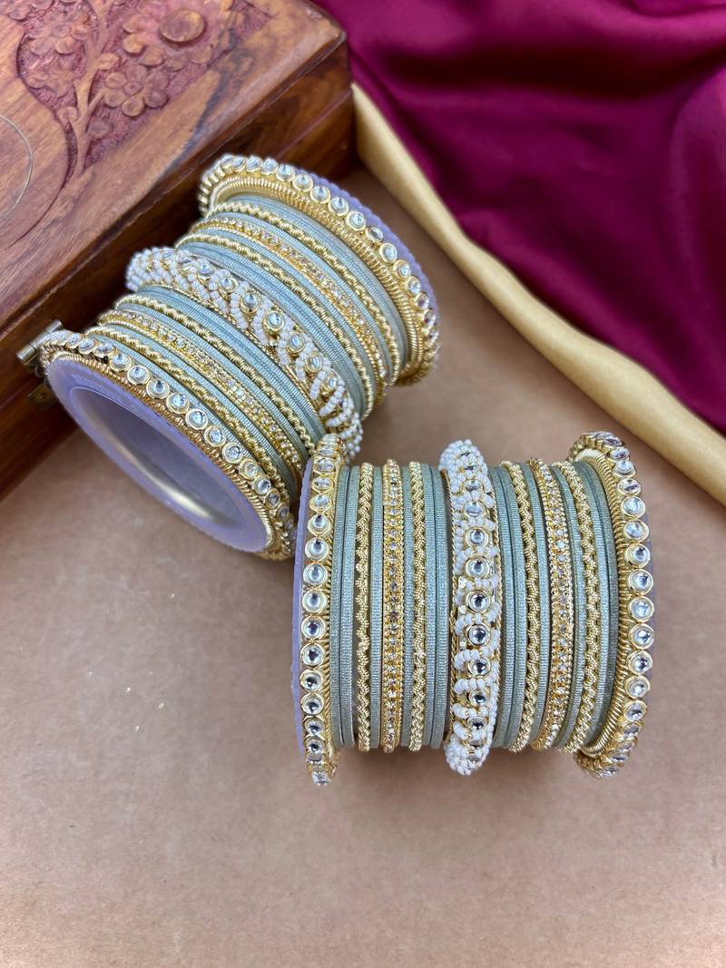 Ethnic pearl kundan set