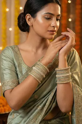 Ethnic pearl kundan set