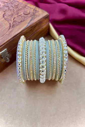 Ethnic pearl kundan set
