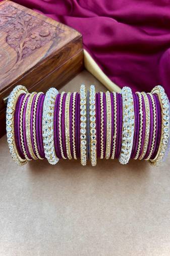 Ethnic pearl kundan set