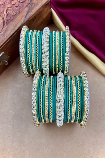 Ethnic pearl kundan set