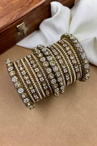 Antique style kundan diamond set