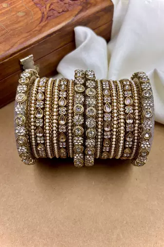 Antique style kundan diamond set