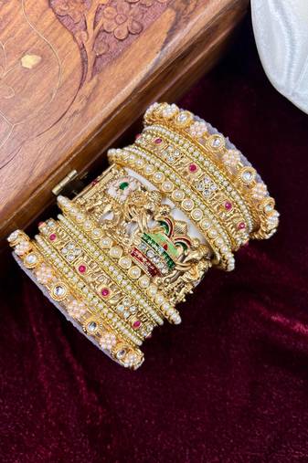 Heritage rajwadi bangles set