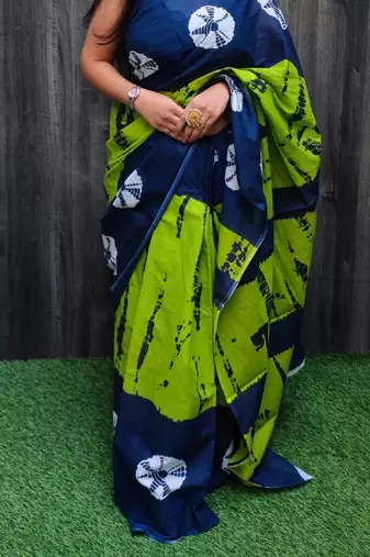 Green soft mul cotton saree with unstiched attached blouse piece
