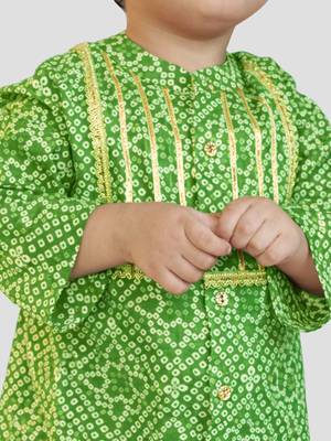 Baby boys green pure cotton bandhani print kurta dhoti set 2