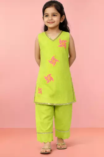 Girls parrot green cotton slub applique abstract embroidery sleeveless kurta with pyjama set