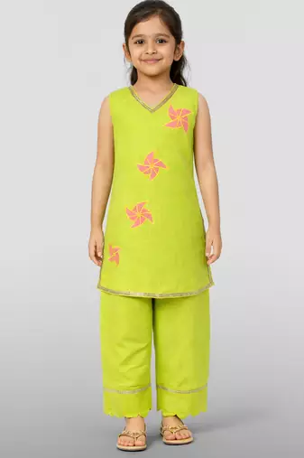 Girls parrot green cotton slub applique abstract embroidery sleeveless kurta with pyjama set