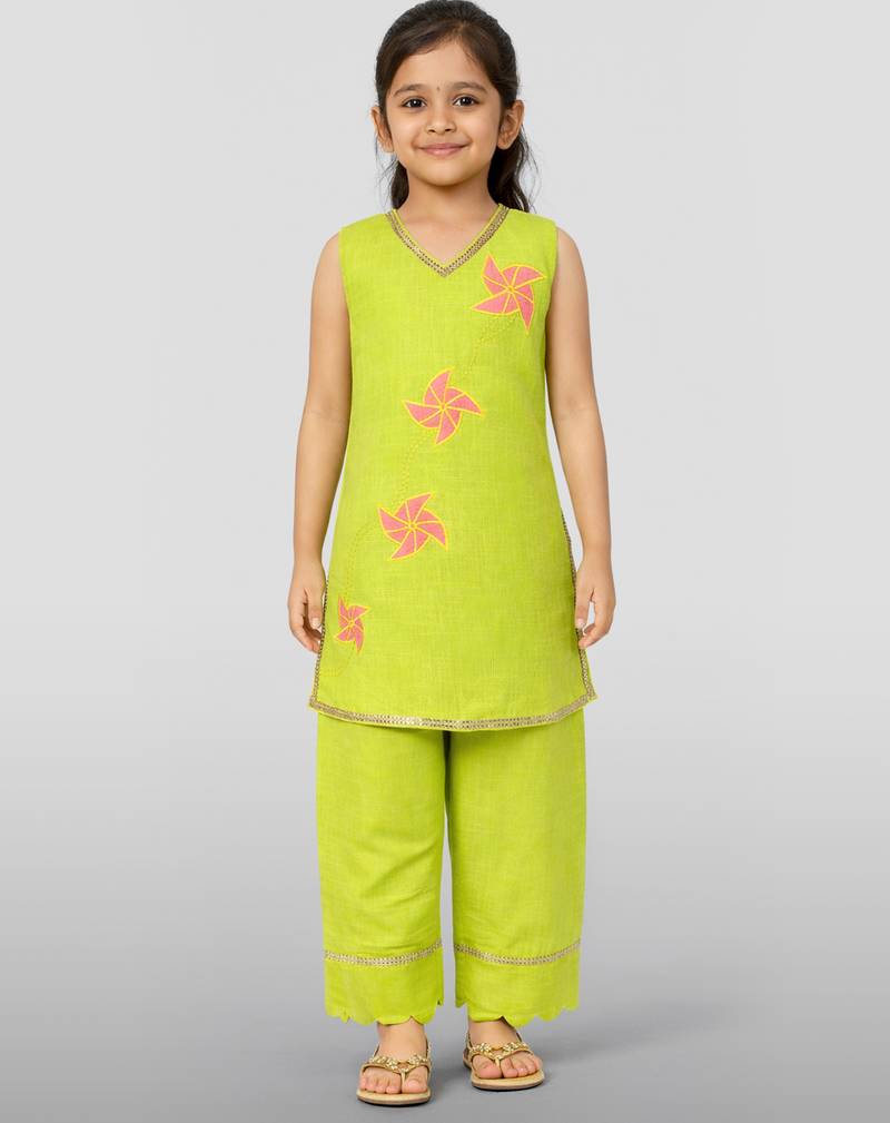 Girls parrot green cotton slub applique abstract embroidery sleeveless kurta with pyjama set