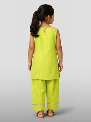 Girls parrot green cotton slub applique abstract embroidery sleeveless kurta with pyjama set 4