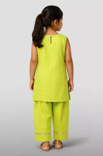 Girls parrot green cotton slub applique abstract embroidery sleeveless kurta with pyjama set