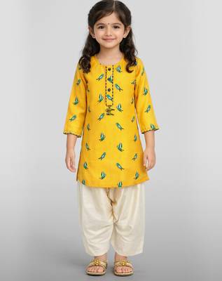 Girls yellow cotton animal print kurta with salwar set | three quarter sleeves | straight cut | festive ethnic wear 3