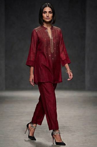 Maroon embroidered lurex kurta set
