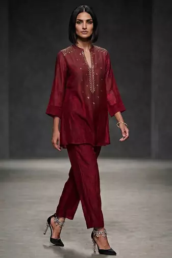 Maroon embroidered lurex kurta set