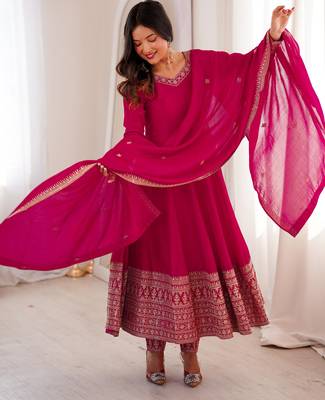 Pink anarkali suit with zari border 4