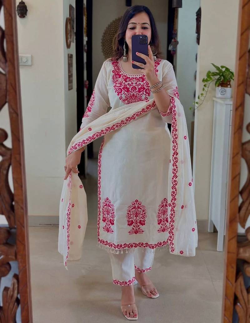 White kurta set with red embroidery