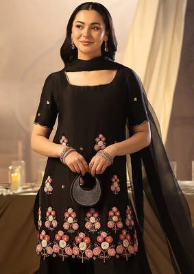 Black floral embellished FARSHI SALWAR KAMEEZ SET 4