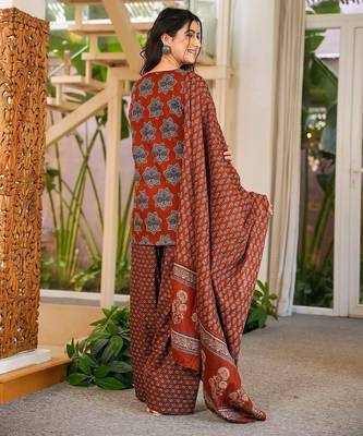 Marooncambric cotton printed kurti set with salwar & dupatta 2