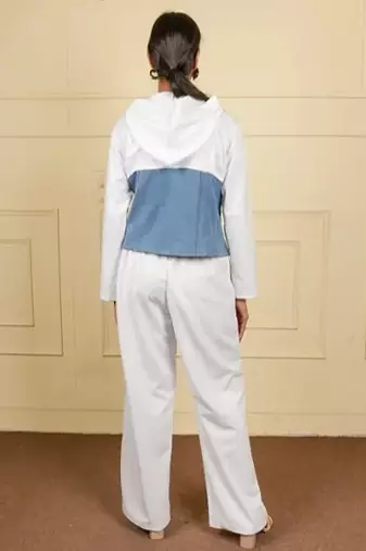 White denim blue stretchable fabric zipper free size co ord set
