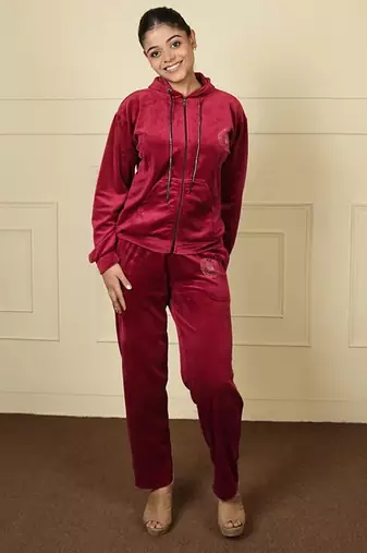 Mehroon velvet supersoft strecthable fabric zipper with hoddie pattern free size co ord set