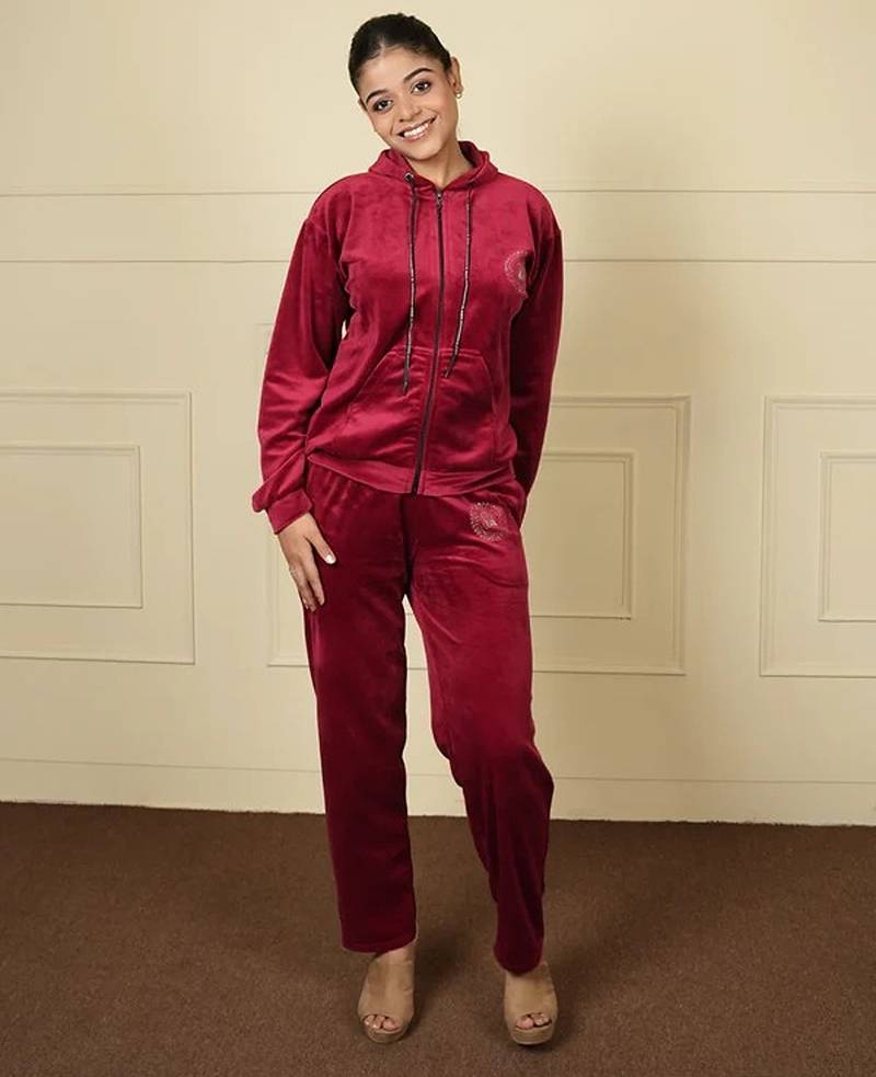 Mehroon velvet supersoft strecthable fabric zipper with hoddie pattern free size co ord set