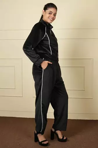 Black velvet supersoft zipper free size co ord set
