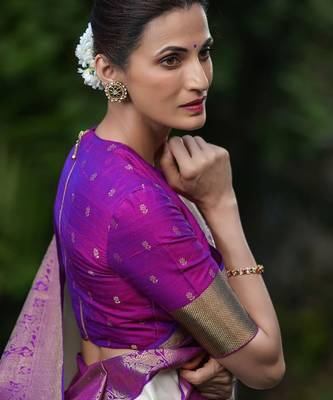 Off white silk blend banarasi jaquard designer saree with blouse 5