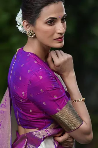 Off white soft silk blend banarasi jacuard work designer saree with blouse