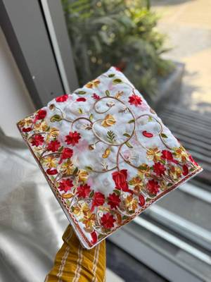 Off white georgette embroidered saree 4