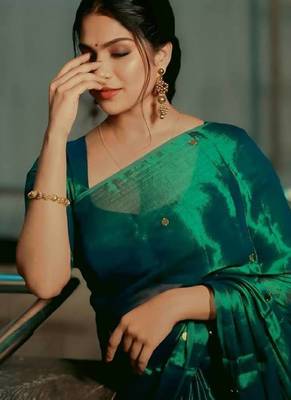 Green tissue silk blend saree 2