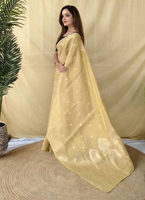 Gold silk blend woven saree 4