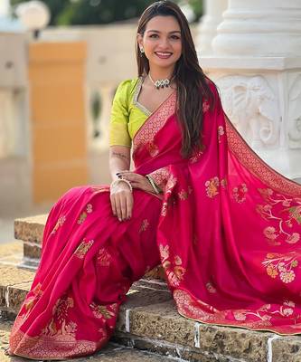 Pink elegant art silk woven saree with rich zari border 4