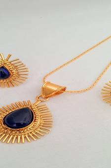Radiant Rays Designer Gold Pendant Set