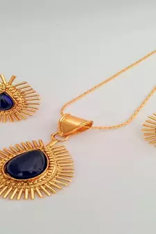 Radiant Rays Designer Gold Pendant Set