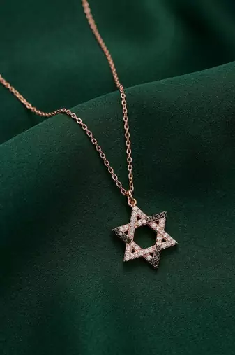 rose gold star pendant necklace in 925 sterling silver | elegant geometric charm necklace for women