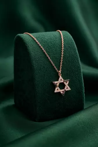 rose gold star pendant necklace in 925 sterling silver | elegant geometric charm necklace for women