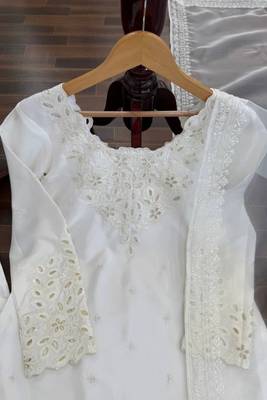 Natural crepe farshi salwar suit with organza dupatta 5