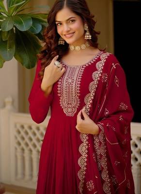 Maroon faux blooming gown with sequins embroidery 3