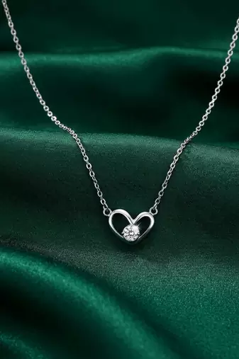 925 sterling silver heart pendant necklace with sparkling stone for women