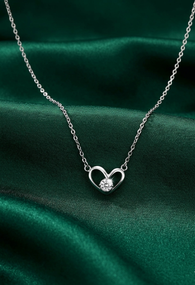 925 sterling silver heart pendant necklace with sparkling stone for women