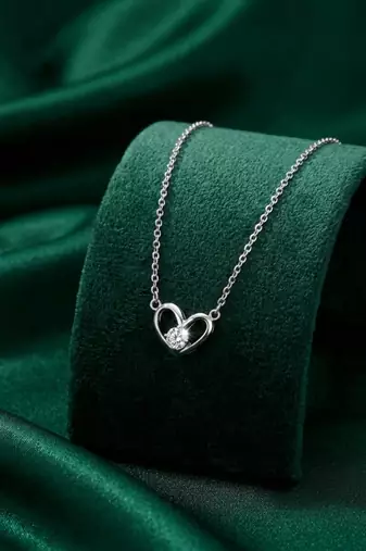 925 sterling silver heart pendant necklace with sparkling stone for women