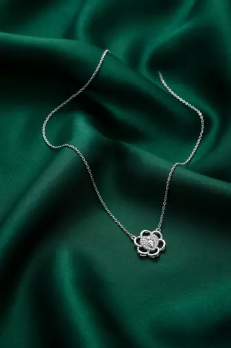 925 sterling silver floral heart pendant necklace with sparkling detailing for women