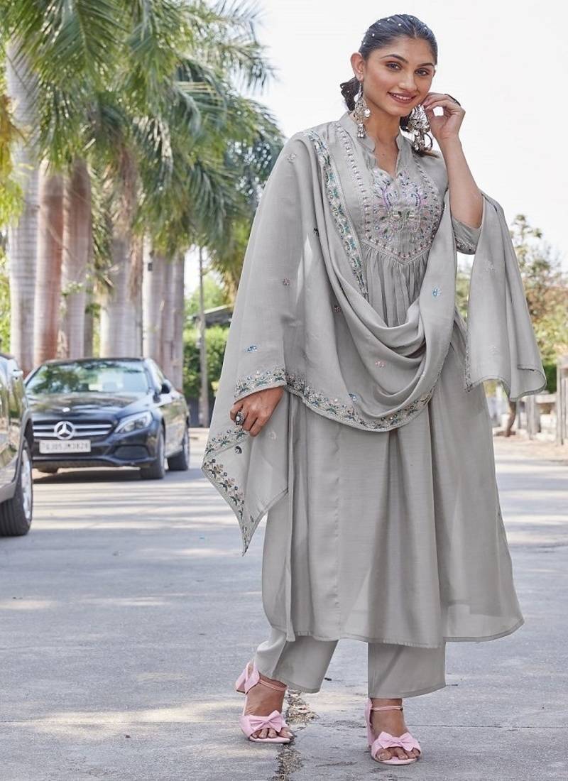 Grey embroidered kurta pant set with silk dupatta party wear