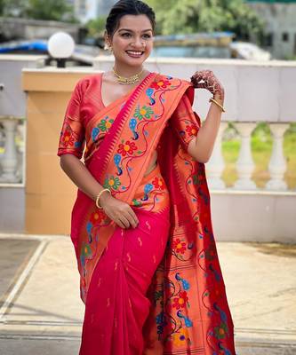 Pink elegant art silk woven saree with rich zari border 4
