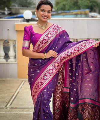 Magenta elegant art silk woven saree with rich zari border 3