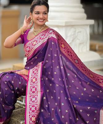 Magenta elegant art silk woven saree with rich zari border 5