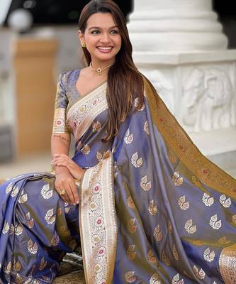 Grey elegant art silk woven saree with rich zari border 5