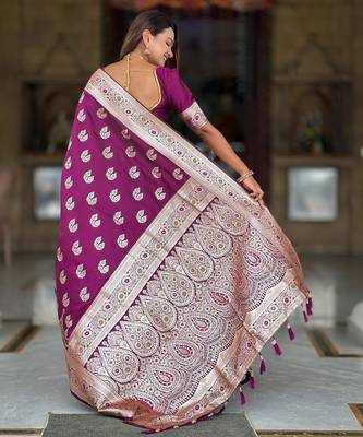 Wine elegant art silk woven saree with rich zari border 2